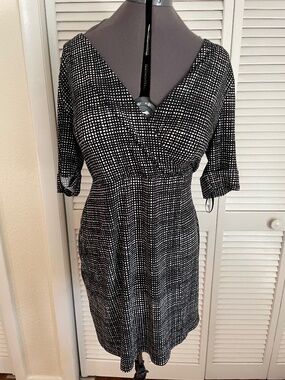 "Apt 9" wrap dress black and white criss cross - M
